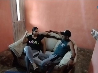 Me cogí al padre de mi amiga mientras ella trabajaba. Vaya polvazo que me ha dado ese viejo