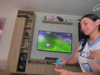 A esta chica le encanta montar mi polla mientras miro futbol xxx porno xxx Jenifer play