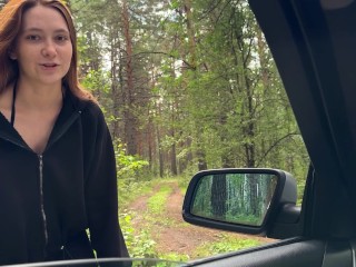 Помог рыжей спортсменке в лесу