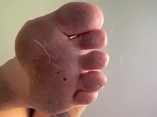 CLEAN MY DIRTY FEET