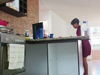 While my stepsister cleans the kitchen, I fuck her and give her my juicy semen - Porn in Spanish.