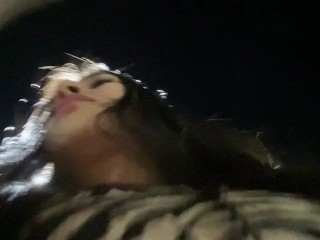 Chica Deportiva Con un Gran Culo Se Masturba. Tembloroso Orgasmo en el Baño y te habla en Español