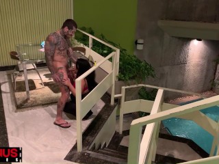 Baixinha do cuzao fodendo com tatuado