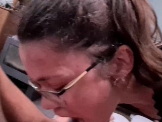 Elle veut une levrette avec son plug anal 😜