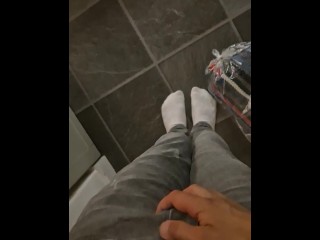 Quick pants pissing