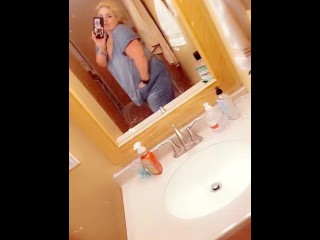 BBW domme Gxddess_fe being hot in mirror