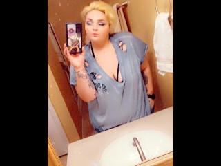 BBW domme Gxddess_fe being hot in mirror