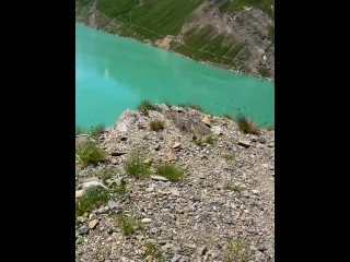 Beautiful MILF take a PISS in front of a beautiful Mountain Lake 💦