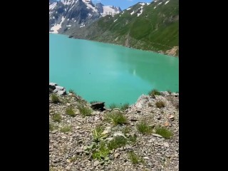 Beautiful MILF take a PISS in front of a beautiful Mountain Lake 💦