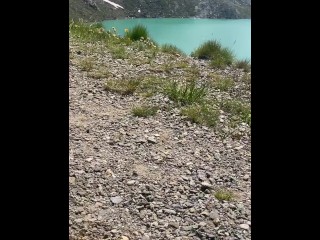 Beautiful MILF take a PISS in front of a beautiful Mountain Lake 💦
