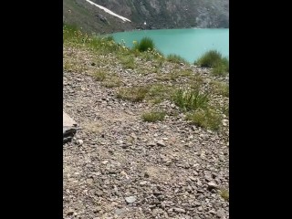 Beautiful MILF take a PISS in front of a beautiful Mountain Lake 💦