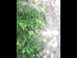 红色抽绳波点上衣黑丝高跟田野露出