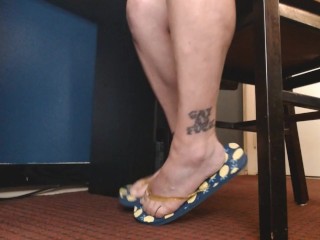 Barefeet Bare Toenails Flip Flops