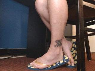 Barefeet Bare Toenails Flip Flops