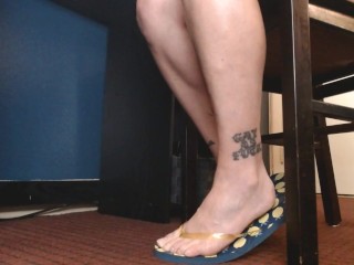 Barefeet Bare Toenails Flip Flops