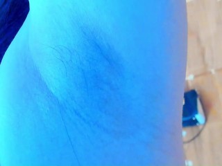 漂白剤臭くて汚い脇を見せつけ。