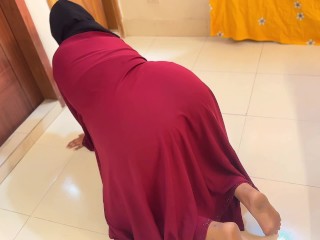 Big Ass Curvy Muslim Hot Stepmom Stuck under Bed Then She want Anal fuck from me!