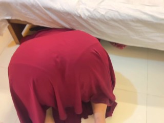 Big Ass Curvy Muslim Hot Stepmom Stuck under Bed Then She want Anal fuck from me!