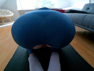 College gym girl getting fucked through her leggings