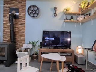 Elle jouit avec les doigts avant que je jouisse dans sa grosse chatte 😜😜 il y en a partout !