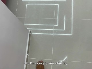 Encuentro a mi hermanastra mandandole fotos a su novio y aprovecho para darle una rica follada anal