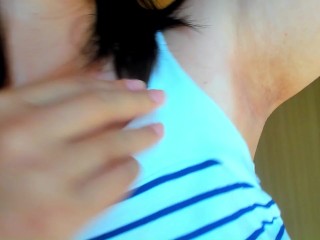 ひょろひょろ生えてる腋毛をぶちぶち毟っていく。