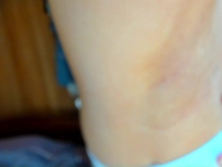 ひょろひょろ生えてる腋毛をぶちぶち毟っていく。