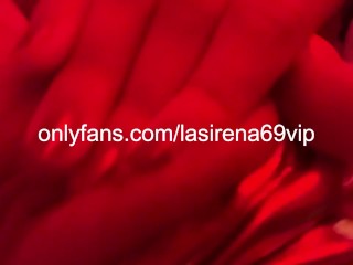 LaSirena69 loves to aggressively rub her pussy under the red light!!