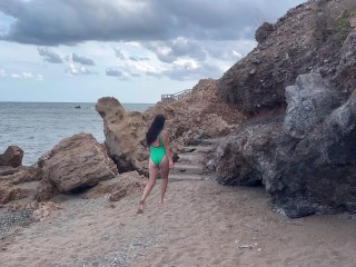 Follandome en La Playa. Desconocido se Pajea Conmigo