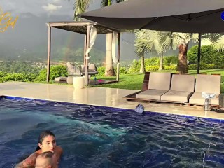 Famoso fotógrafo Español folla a influencer Colombiana en la piscina del hotel-SALOMÉ GIL