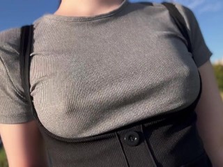 河川敷をノーブラ散歩 in Hokkaido Japanese no bra in public