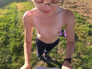 Magnifique pipe et levrette et creampie en campagne 😜😜