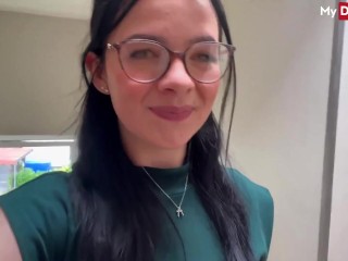 Teen (18+) Amateur Roxi Black learns how to suck dick - MyDirtyHobby