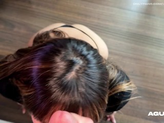 Mi novia salio y su amiga aprovecha para follar conmigo mientras no esta