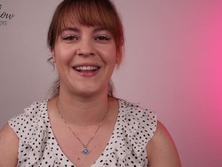 Sex Toy Review - Kisscool Clitoral Tapping Silicone Vibrator with Finger Loop for Accessibility