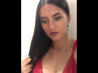 HOT GIRL MASTURBATES IN HER BATHROOM.
