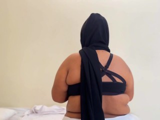 Arab Busty in Hotel Taken off up Burqa & Hijab only White Panty & Black Bra wear, i saw & Masturbate