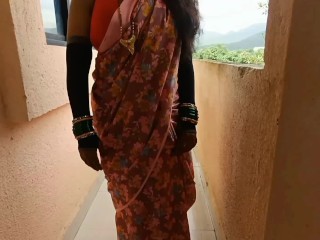 Hot sexy Indian bhabhi fuck with devar Indian saree sex video