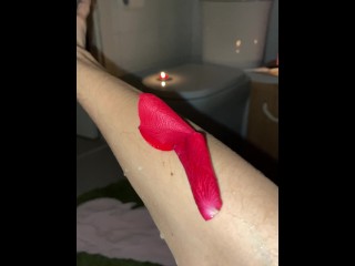 My roommate joined me in a bath and i cum on her big ass