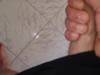 I SHOW THE CUMSHOT TO THE NEIGHBORS | HANDJOB AND CUMSHOT IN PUBLIC