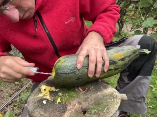 Ich ficke meine riesige Halloween-Zucchini und komme darauf