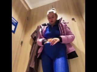 Extreme squirting in the public locker room