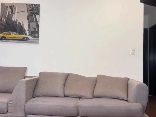 Mi madrastra y yo nos calentamos tanto que ella acepta grabar video porno!