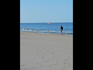 Кончила прямо на пляже в Германии