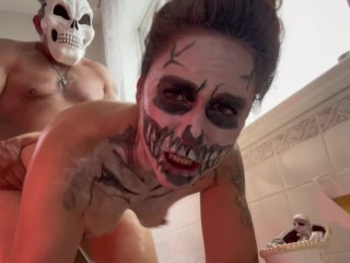 Spooky Slutty Skeleton gets Boned in Bubble Bath While Blowing Big Daddy’s Halloween Cock