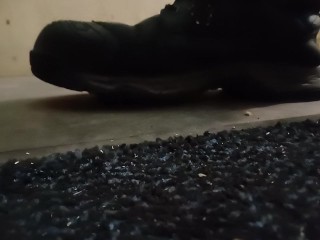 Dog Biscuit Walkover Grind Crush & Trample, size 11 dirty boots 89kg 👣👣