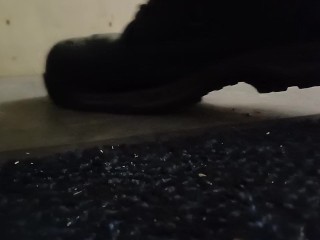 Dog Biscuit Walkover Grind Crush & Trample, size 11 dirty boots 89kg 👣👣