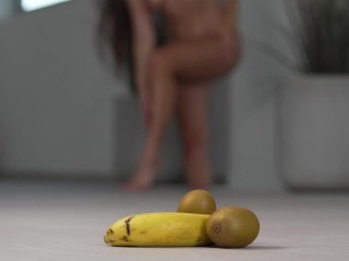 4K Crushing fruits with bare feet ! FREE SUB VIP 0nlyfans in comments!