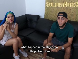 ¡Quiero jugar PS4 pero mi nueva novia quiere aprovechar la oportunidad para follar conmigo!