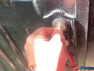 comeme !!! namiQsein se puso un traje de goma sabor fresa